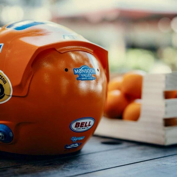 Alex Albon 2025 1:2 BELL Helmets F1 Williams Upgrade Bundle - Image 9