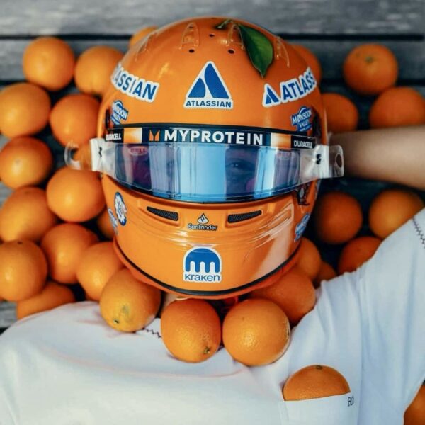 Alex Albon 2025 1:2 BELL Helmets F1 Williams Upgrade Bundle - Image 10