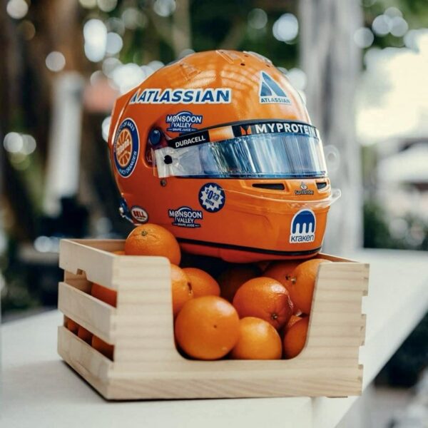 Alex Albon 2025 1:2 BELL Helmets F1 Williams Upgrade Bundle - Image 11