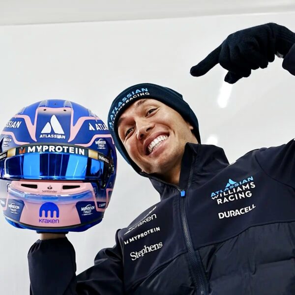Alex Albon 2025 1:2 BELL Helmets F1 Williams Upgrade Bundle - Image 12